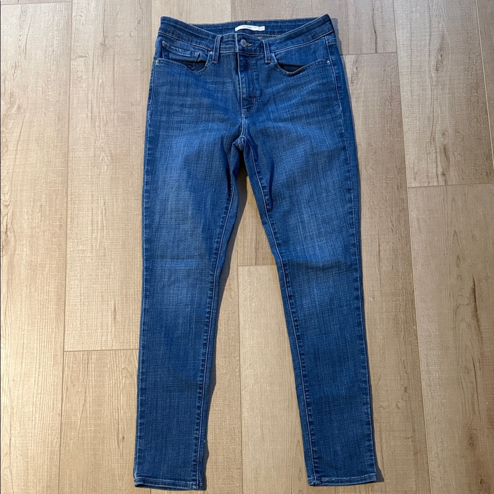 Women’s Levi 711 Skinny Jeans